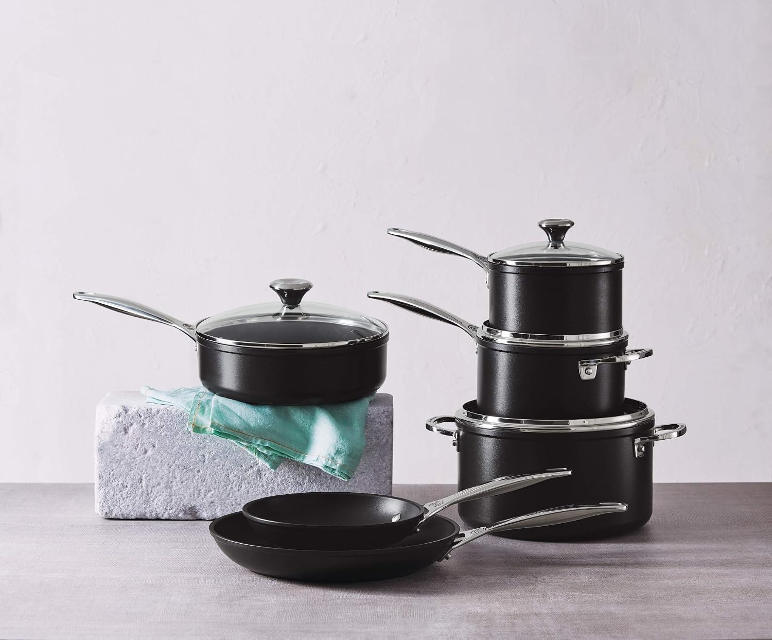Le Creuset nonstick cookware review,Le Creuset nonstick cookware review and rating,is Le Creuset nonstick cookware worth buying,Le Creuset nonstick cookware review pros cons,Le Creuset nonstick cookware review honest opinion,Le Creuset nonstick cookware review verdict — design and build quality detail